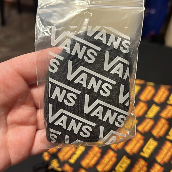 STRANGER THINGS CUSTOM VANS SUPER RARE - Picture 7 of 7